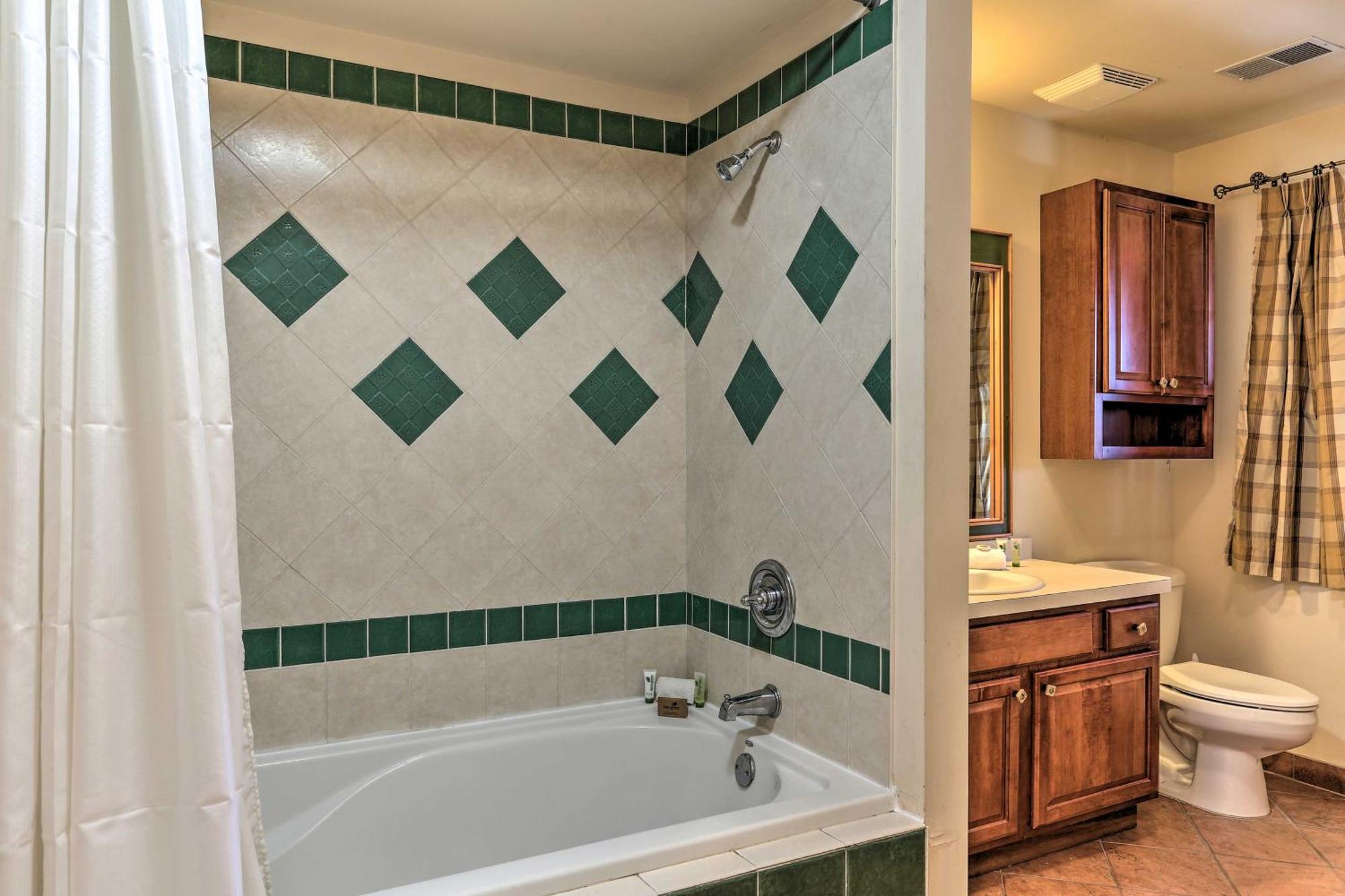 Mountain Creek Resort Home - Hot Tub And Pool Access Vernon Exteriér fotografie